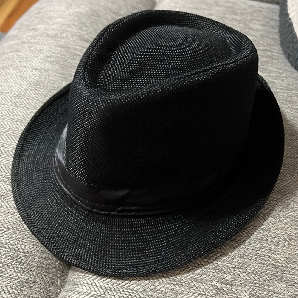 Men’s black fedora hat